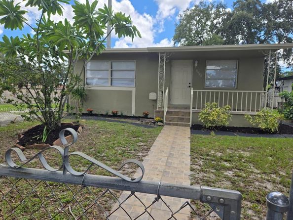 6400 Meade St, Hollywood FL 33024