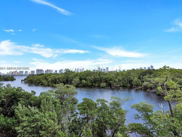 16385 Biscayne Blvd 421, North Miami Beach FL 33160