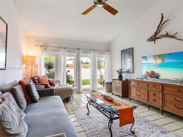 19994 NE 5th Ct 3C, Miami FL 33179