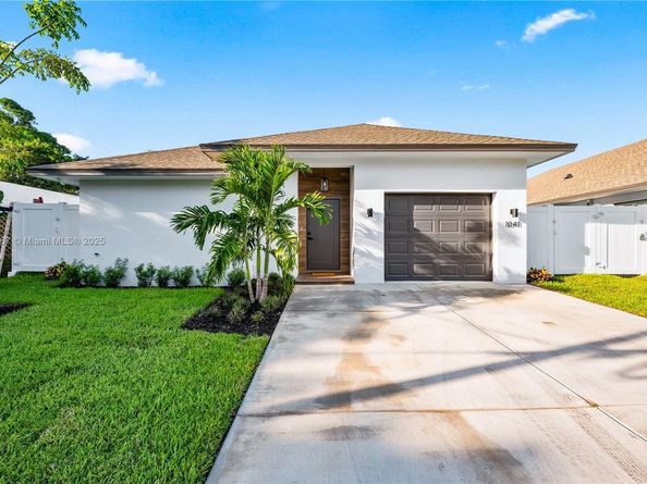 1041 W Lakewood Rd, West Palm Beach FL 33405