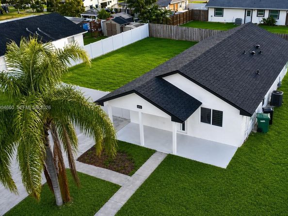 22722 SW 114th Pl, Miami FL 33170