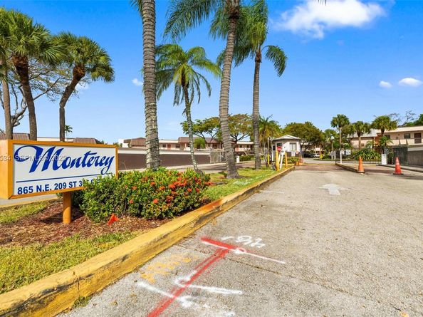 821 NE 207th Ln 1021, Miami FL 33179