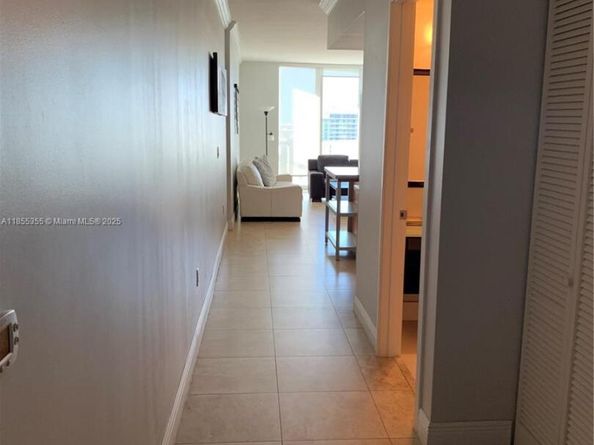 185 SW 7th St 2202, Miami FL 33130