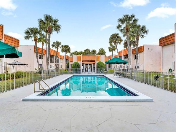 7610 Stirling Rd 207C, Davie FL 33024