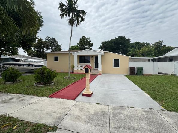 80 W 56th St, Hialeah FL 33012