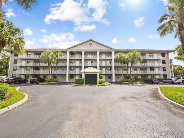 1502 Whitehall Drive 403, Davie FL 33324