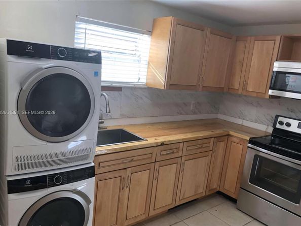 4235 N University Dr 306, Sunrise FL 33351