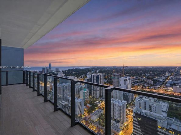 88 SW 7th St 3710, Miami FL 33130