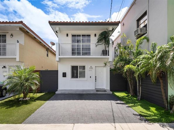 2752 SW 11th St, Miami FL 33135
