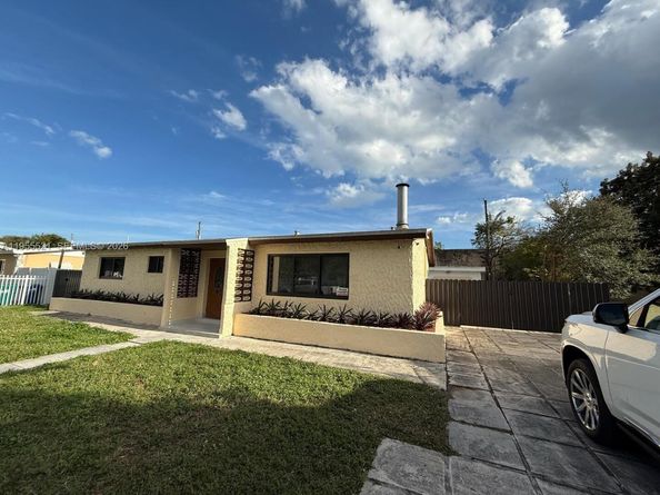 1270 North Dr, Miami FL 33179
