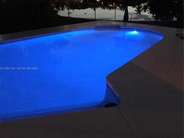 1034 NW 184th Way, Pembroke Pines FL 33029