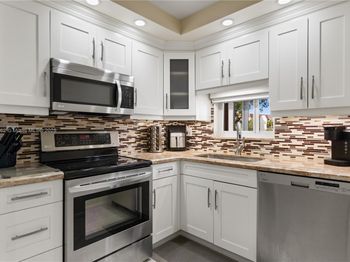 9820 S Hollybrook Lake Dr