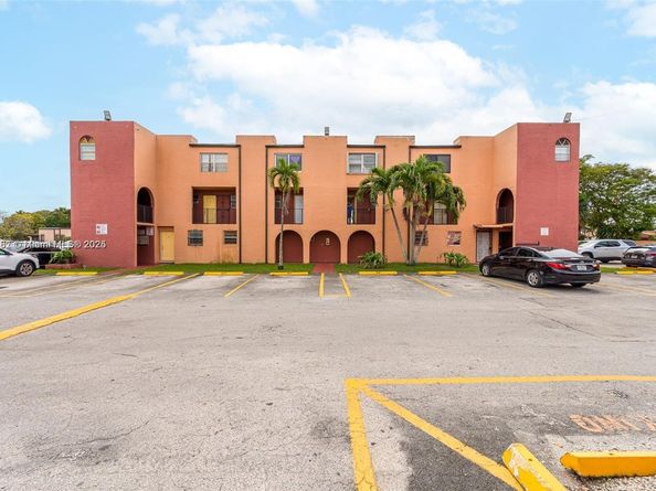 6600 W 2nd Ct 24, Hialeah FL 33012