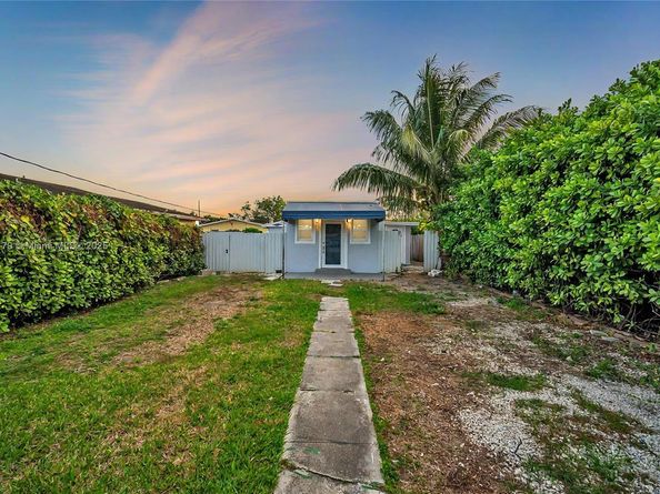 2372 NW 34th St, Miami FL 33142