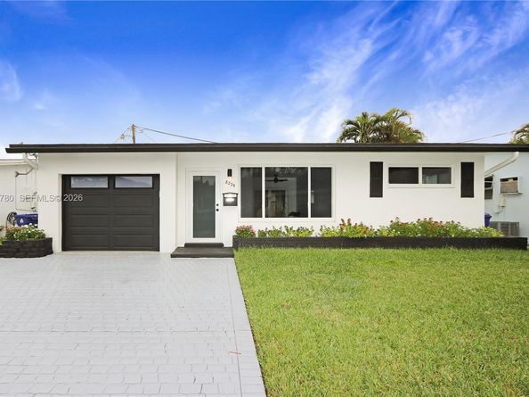 8235 NW 23rd St, Sunrise FL 33322