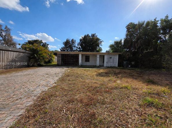 4574 Schall Rd, West Palm Beach FL 33409