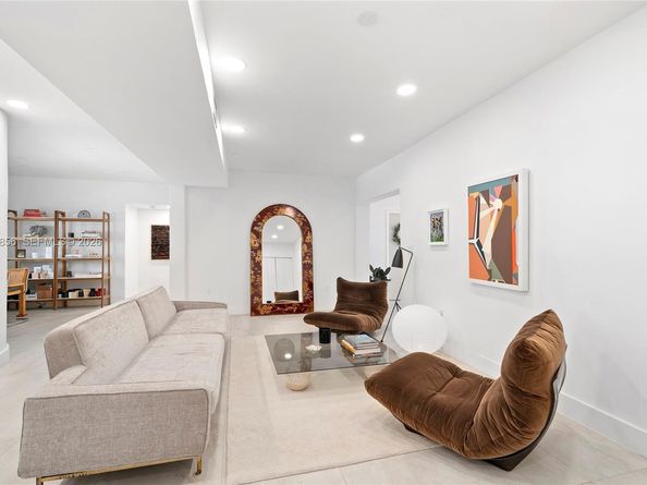 638 NE 141st St, North Miami FL 33161