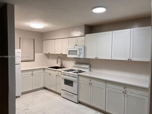 4300 SW 67th Ave 21, Miami FL 33155