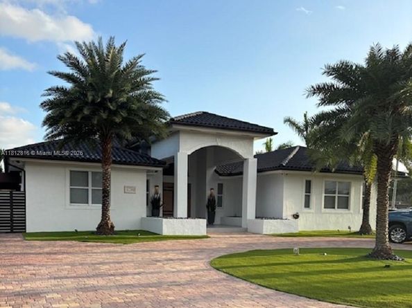 11390 SW 30th St, Miami FL 33165