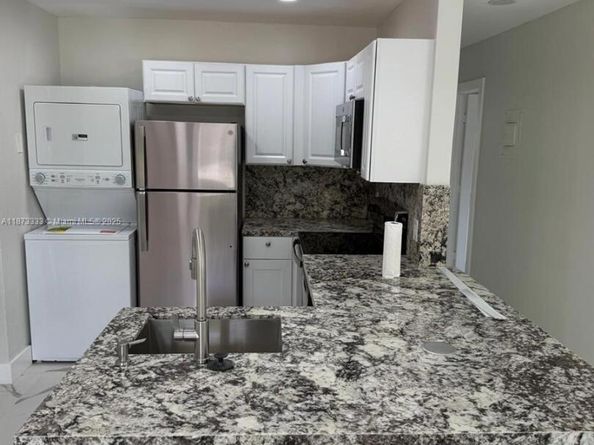 1050 NW 25th Way, Fort Lauderdale FL 33311