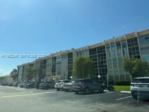 801 Three Islands Blvd 112, Hallandale Beach FL 33009