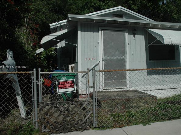3537 Charles Ave, Miami FL 33133
