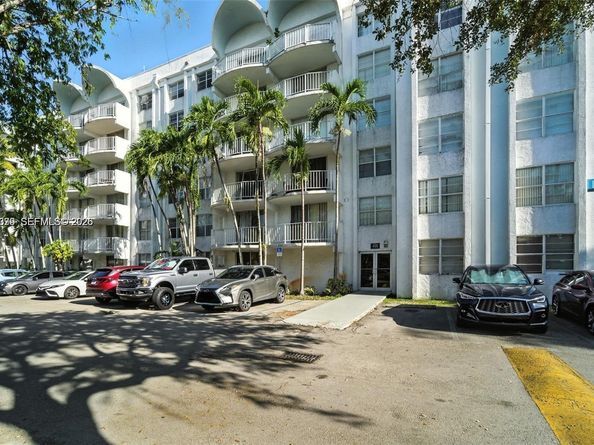 488 NW 165th St Rd B408, Miami FL 33169