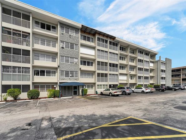 330 SE 2nd St 303F, Hallandale Beach FL 33009