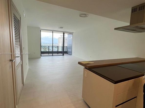 1000 Brickell Plz 3211, Miami FL 33131