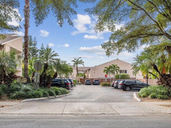 8450 SW 154th Cir Ct 204, Miami FL 33193