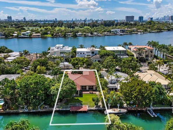 1855 Daytonia Rd, Miami Beach FL 33141