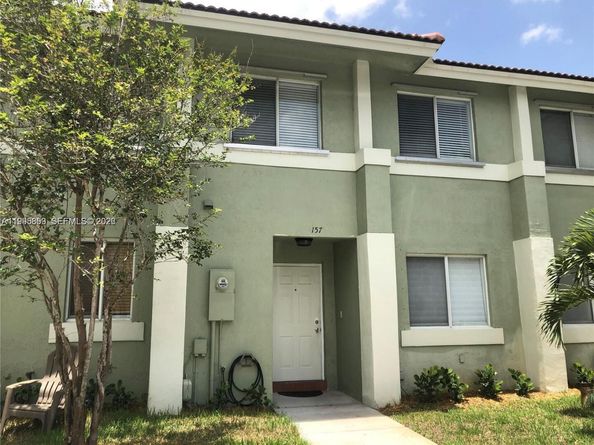 157 Hidden Ct Rd I48, Hollywood FL 33023