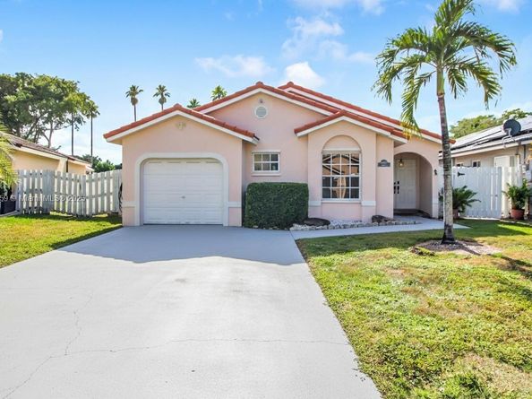 6122 NW 181st Terr Cir W, Hialeah FL 33015