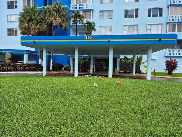 4001 Hillcrest Dr 416, Hollywood FL 33021