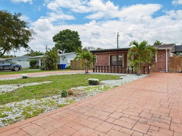 6870 Thomas St, Hollywood FL 33024