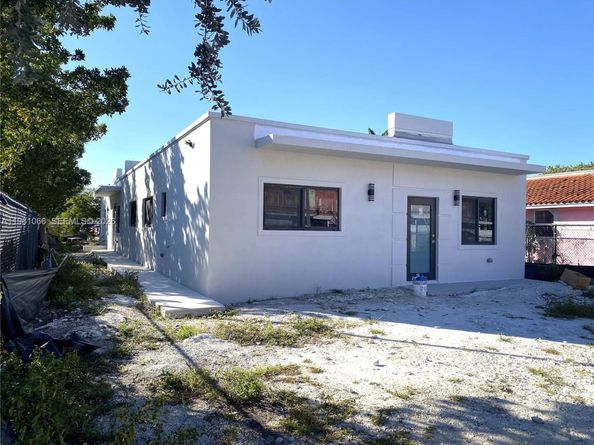 2474 W 4th Ct, Hialeah FL 33010