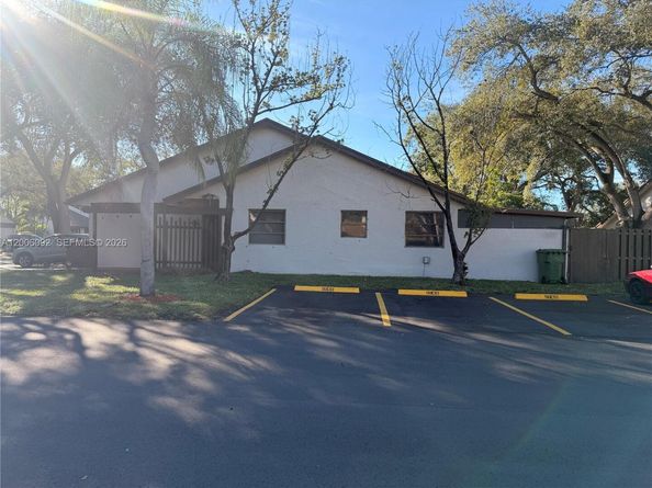 9601 NW 16th Street, Pembroke Pines FL 33024