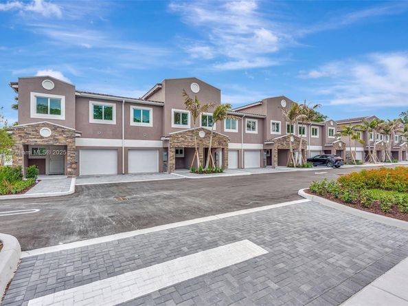 1559 NW 94TH Way 08, Coral Springs FL 33071