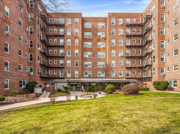 8450 169th Street 306, Jamaica NY 11432