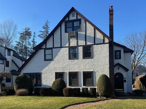 119 Chestnut Street, Garden City NY 11530