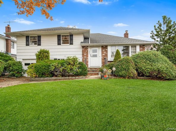 3651 Woodbridge Lane N, Wantagh NY 11793