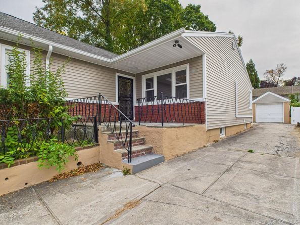 51-10 Little Neck Pkwy, Little Neck NY 11362