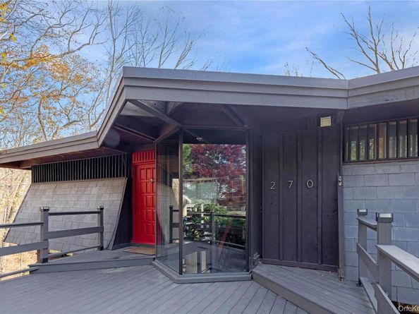 270 Sachem Hill Place, Saint James NY 11780