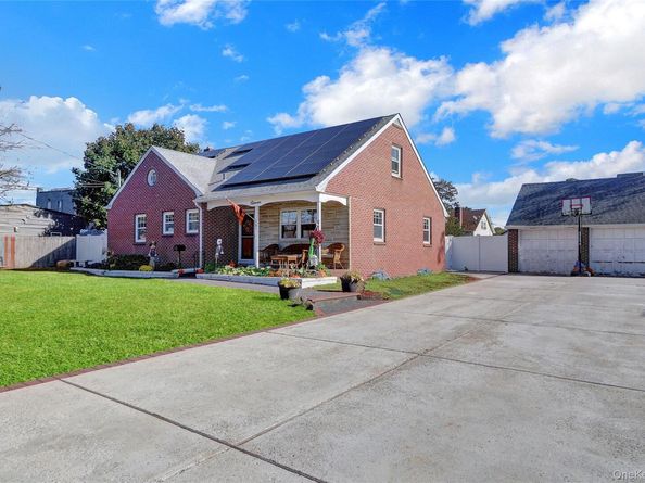 11 W 2nd Street, Deer Park NY 11729