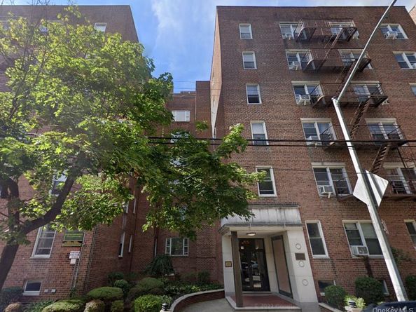 65-70 Booth Street 5E, Rego Park NY 11374