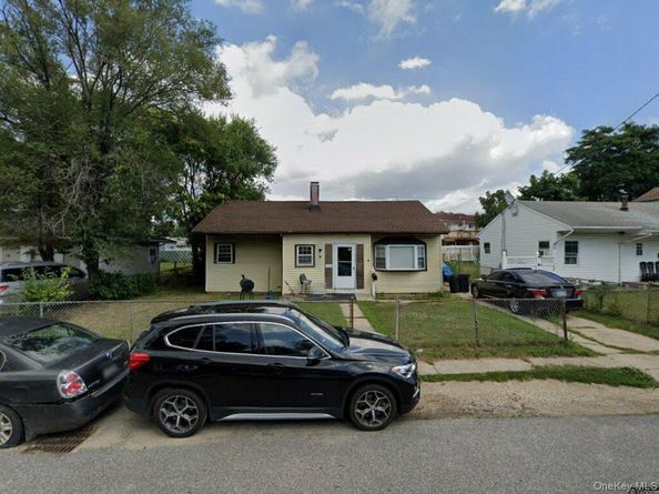 12 Croydon rd, Amityville NY 11701