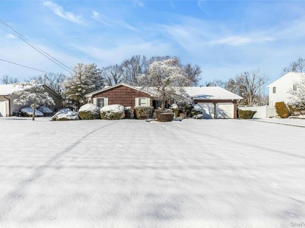 61 Hofstra Drive, Plainview NY 11803