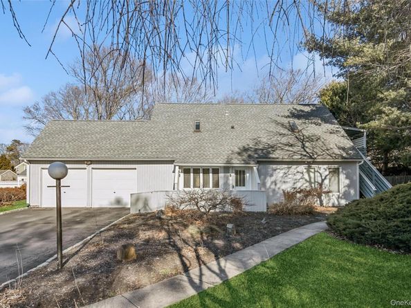 5 Haiti Lane, Coram NY 11727
