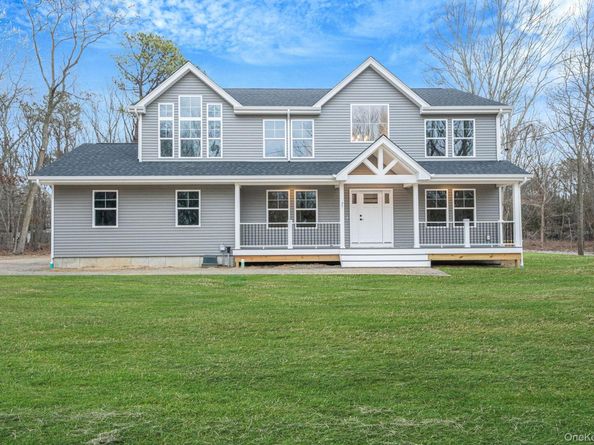 37 Locust Avenue S, Medford NY 11763