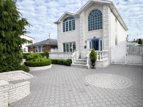15823 92nd Street, Howard Beach NY 11414